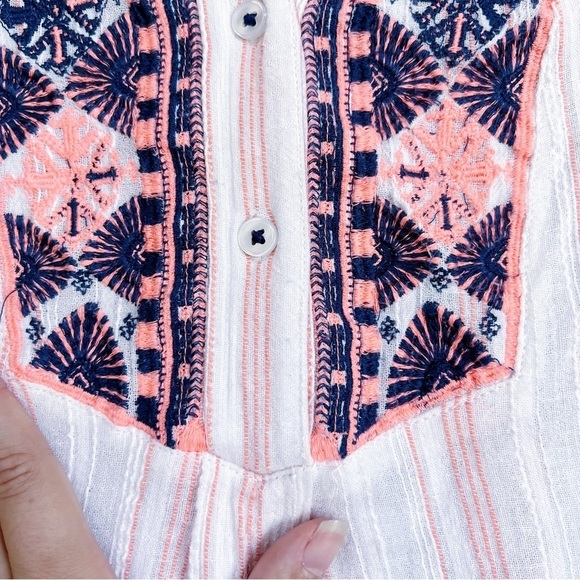 Holding Horses • Anthro Mesa Peasant Top blouse popover embroidered cotton gauze - Picture 6 of 12